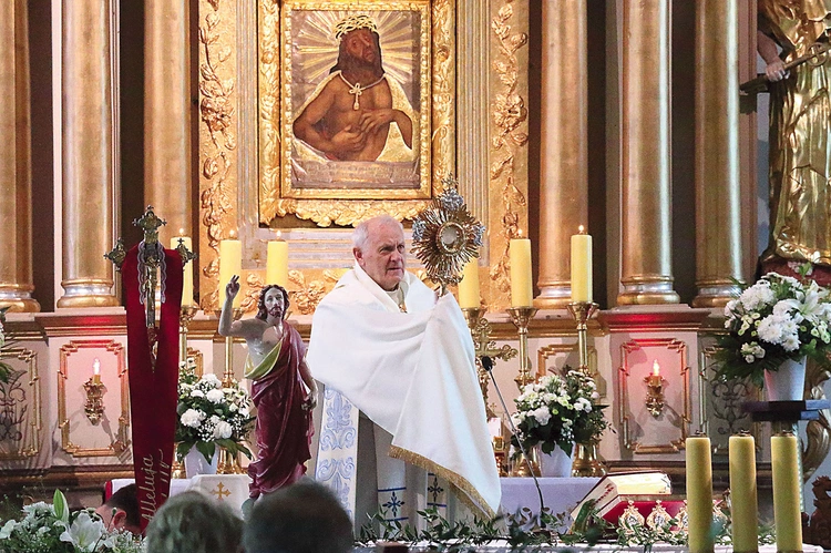Mszę Świętą poprzedziła adoracja Najświętszego Sakramentu.