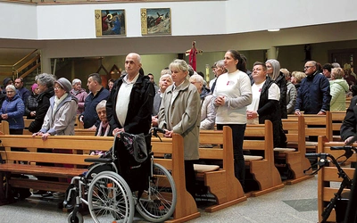 Osoby chore i niepełnosprawne pielgrzymowały do jubileuszowego kościoła Matki Bożej Uzdrowienie Chorych w Tarnowskich Górach. 