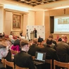 Konferencja planowana była jako trójgłos. Niestety, wykład dr. hab. Janusza Trupindy „Dwie gdańskie katedry – o materialnym dziedzictwie Kościoła” nie odbył się z przyczyn niezależnych od organizatorów. 
