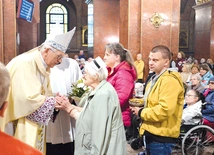 – Bądźmy  bogaci w nadzieję, aby w sposób wiarygodny i przekonujący dawać świadectwo  wiary i miłości, które nosimy w naszych sercach – mówił do pielgrzymów abp Wiktor Skworc.
