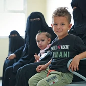 „Tutaj nawet na spacer nie można wyjść swobodnie”. Jak Caritas pomaga w Jemenie