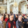 Mężczyźni też potrzebują wspólnoty i umocnienia w codziennym życiu. 