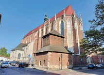  Augustiański kościół św. Katarzyny Aleksandryjskiej, w którym modlił się kilkakrotnie przyszły następca św. Piotra.