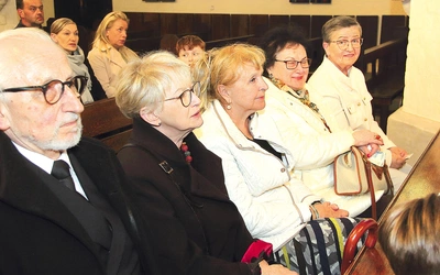 Członkowie stowarzyszenia modlili się za żyjących i zmarłych osadników miasta.