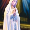Figura jest duża, ręcznie rzeźbiona i malowana.
