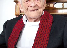 Andrzej Hamada podczas benefisu z okazji 100. rocznicy jego urodzin, który miał miejsce w Galerii Sztuki Współczesnej w Opolu.