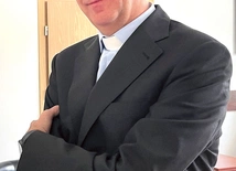 Ks. dr hab. Rafał Bednarczyk.Duchowny jest prezbiterem naszej diecezji. Pochodzi z Żuromina, przez wiele lat był pracownikiem Wydziału Katechetycznego Kurii Diecezjalnej, a ostatnio proboszczem parafii Rbowo. Od ubiegłego roku stoi na czele WT UKSW.