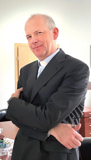 Ks. dr hab. Rafał Bednarczyk.Duchowny jest prezbiterem naszej diecezji. Pochodzi z Żuromina, przez wiele lat był pracownikiem Wydziału Katechetycznego Kurii Diecezjalnej, a ostatnio proboszczem parafii Rbowo. Od ubiegłego roku stoi na czele WT UKSW.