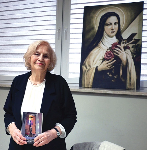 W książce Teresa Ewa Opoka opowiada o tym, że w jej życiu nieustannie zdarzają się cuda, duże i małe. Takie łaski są dostępne dla każdego z nas, trzeba się jedynie na nie otworzyć.