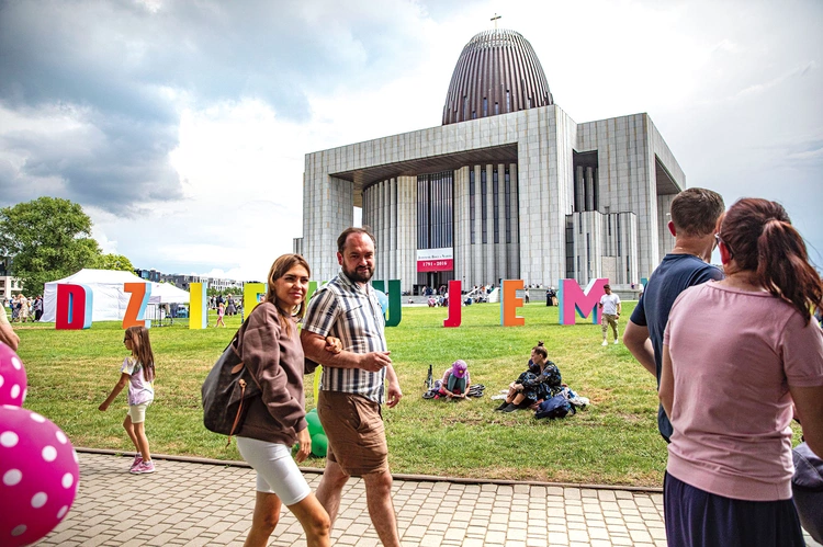 W trakcie wydarzenia prowadzona będzie zbiórka na dalszą budowę kościoła oraz realizację projektu „Domu sanktuaryjnego – nie jesteś sam”.