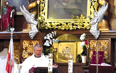Przed secymińskim obrazem Maryi wyproszono wiele cudów, w tym trzy spektakularne, dotyczące zdrowia. Matka Boża nazywana jest tu też Błękitną Rzeką, Złotą Polaną, Lipą Pachnącą, Wierzbą Przydrożną czy Jaskółek Matką.