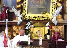 Przed secymińskim obrazem Maryi wyproszono wiele cudów, w tym trzy spektakularne, dotyczące zdrowia. Matka Boża nazywana jest tu też Błękitną Rzeką, Złotą Polaną, Lipą Pachnącą, Wierzbą Przydrożną czy Jaskółek Matką.