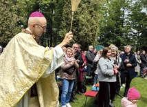 Abp Adrian Galbas dodał, że św. Stanisław jest darem dla Kościoła na obecne, niełatwe czasy.