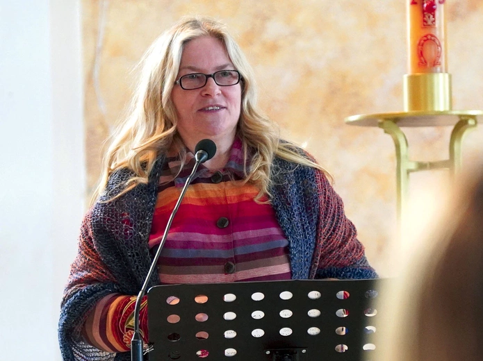 – Czy mam wypowiadać takie słowa tymi samymi ustami, które mówią „kocham cię”, którymi przyjmuję Komunię św., którymi daję całusa w czółko? – pytała prelegentka.