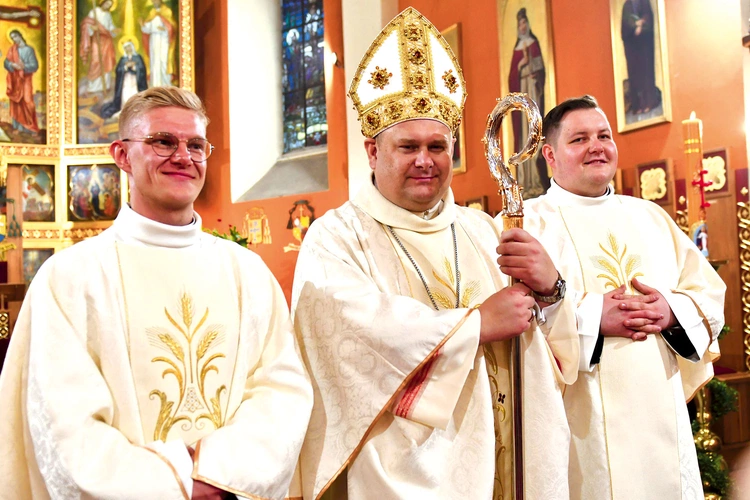 W sobotę 31 maja w parafii pw. Wniebowzięcia NMP w Gorzowie Wlkp. o﻿ 11.00 otrzymają święcenia prezbiteratu z rąk bp. Tadeusza Lityńskiego diakoni Jakub Błażyński (z prawej) z parafii pw. Podwyższenia Krzyża Świętego w Otyniu i Jakub Cieplak z parafii pw. św. Henryka w Sulęcinie. Pamiętajmy o nich w swoich modlitwach.