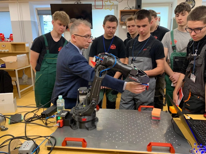 Z robotami za pan brat