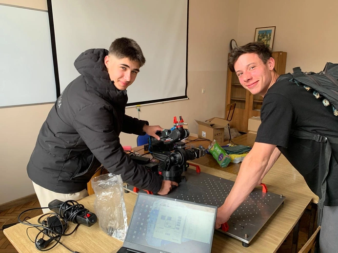 Z robotami za pan brat