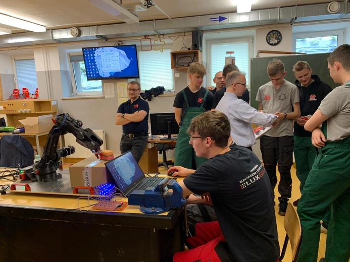 Z robotami za pan brat