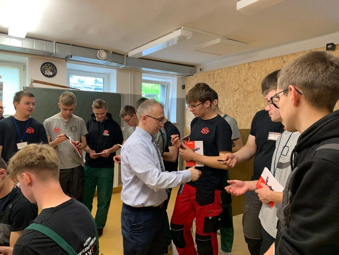 Z robotami za pan brat