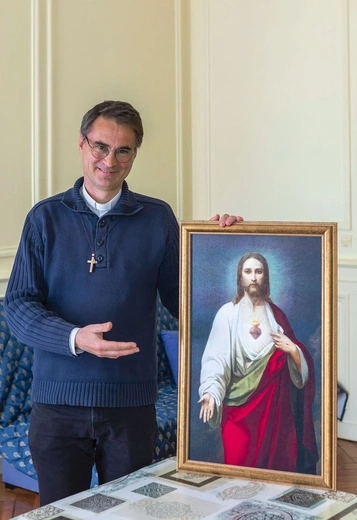 Ks. Étienne Kern jest rektorem sanktuarium Najświętszego Serca Pana Jezusa w Paray-le-Monial w Burgundii (Francja).