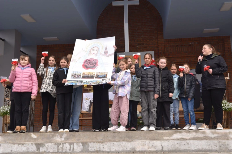 Pielgrzymka DSM w Szczepanowie - prezentacja grup