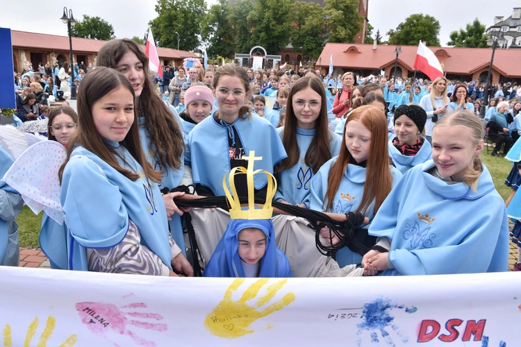 Pielgrzymka DSM w Szczepanowie - prezentacja grup