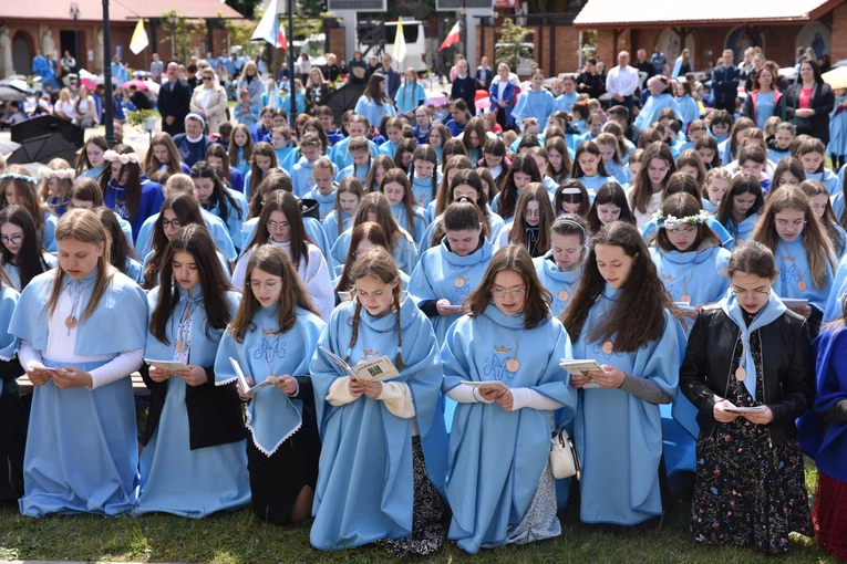 Pielgrzymka DSM do Szczepanowa - błogosławieństwo przewodniczek