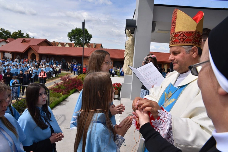 Pielgrzymka DSM do Szczepanowa - błogosławieństwo przewodniczek