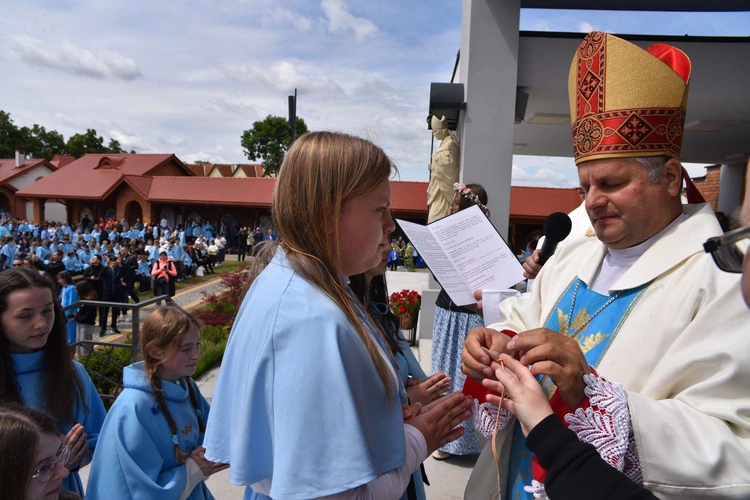 Pielgrzymka DSM do Szczepanowa - błogosławieństwo przewodniczek