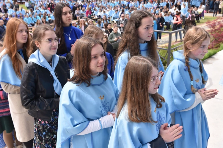 Pielgrzymka DSM do Szczepanowa - błogosławieństwo przewodniczek