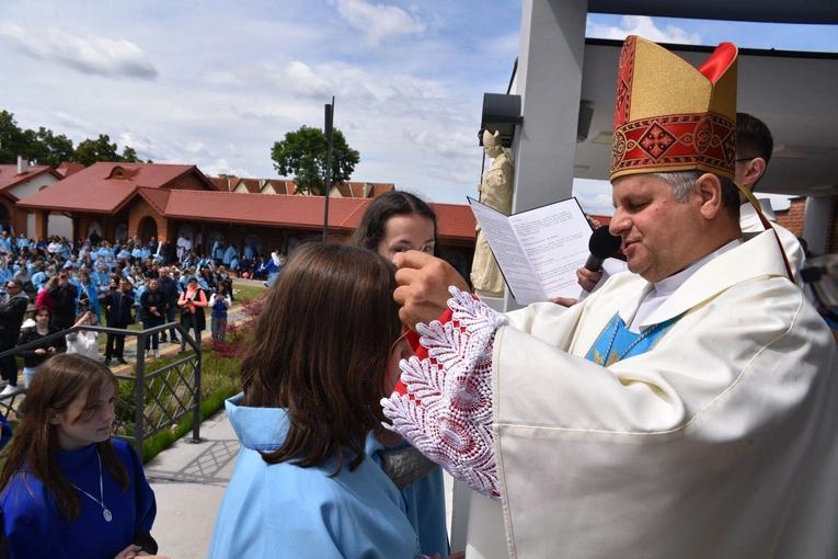 Pielgrzymka DSM do Szczepanowa - błogosławieństwo przewodniczek