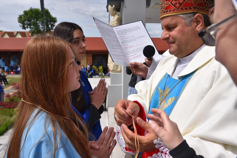 Pielgrzymka DSM do Szczepanowa - błogosławieństwo przewodniczek