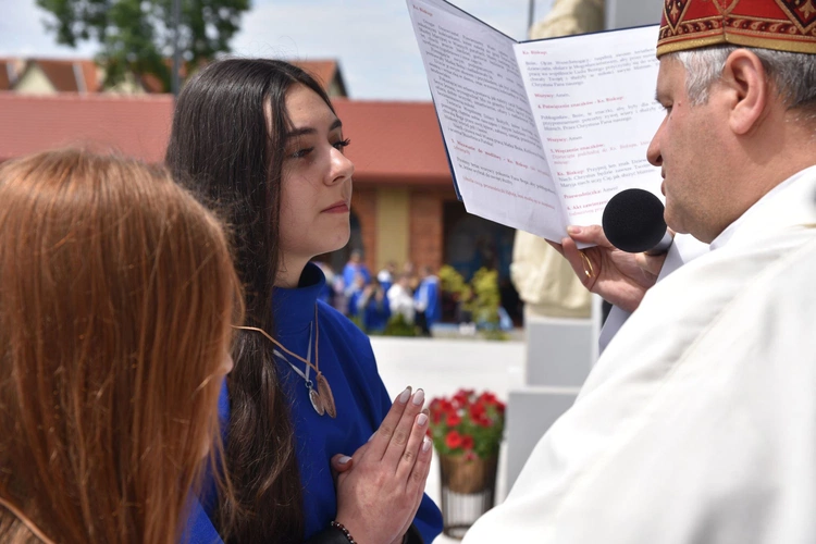 Pielgrzymka DSM do Szczepanowa - błogosławieństwo przewodniczek