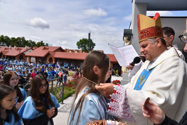 Pielgrzymka DSM do Szczepanowa - błogosławieństwo przewodniczek