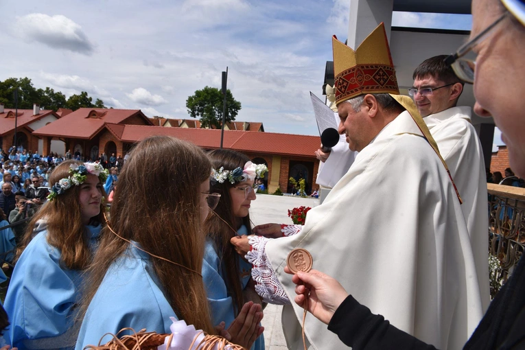 Pielgrzymka DSM do Szczepanowa - błogosławieństwo przewodniczek