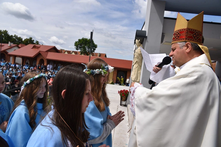 Pielgrzymka DSM do Szczepanowa - błogosławieństwo przewodniczek