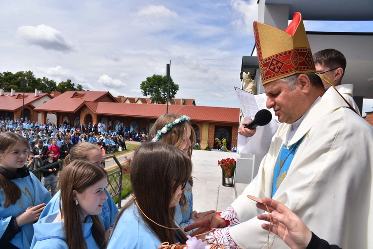 Pielgrzymka DSM do Szczepanowa - błogosławieństwo przewodniczek