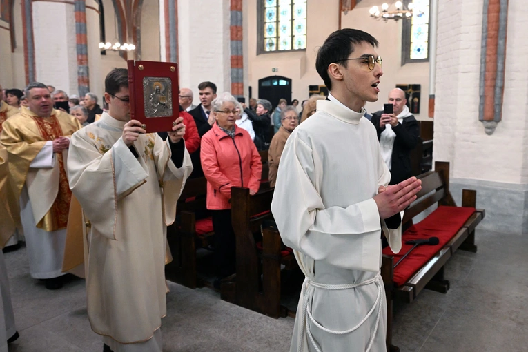 Święcenia diakonatu