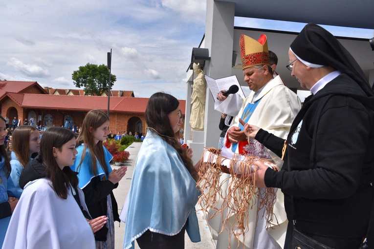 Pielgrzymka DSM do Szczepanowa - błogosławieństwo przewodniczek