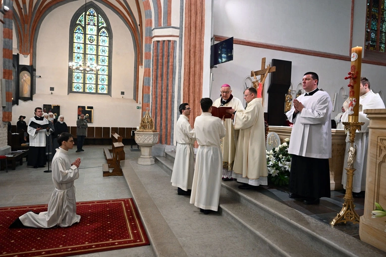 Święcenia diakonatu
