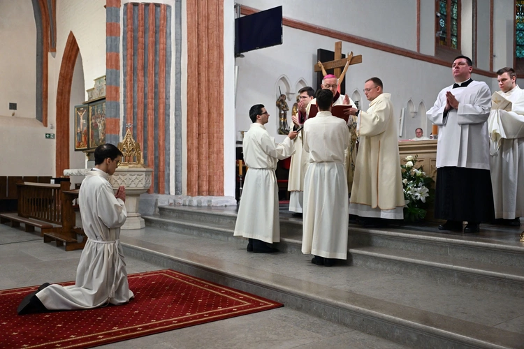 Święcenia diakonatu