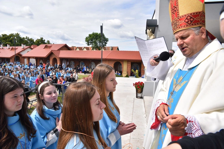 Pielgrzymka DSM do Szczepanowa - błogosławieństwo przewodniczek