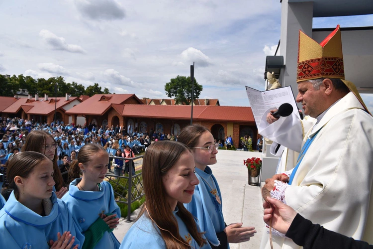 Pielgrzymka DSM do Szczepanowa - błogosławieństwo przewodniczek