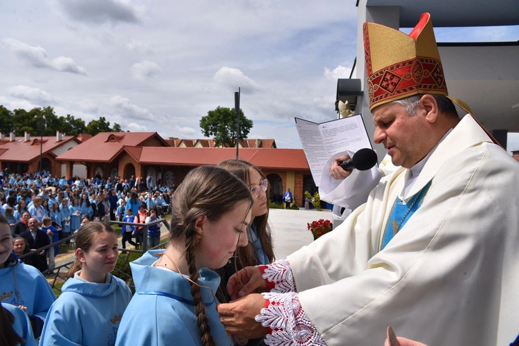 Pielgrzymka DSM do Szczepanowa - błogosławieństwo przewodniczek