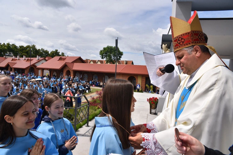 Pielgrzymka DSM do Szczepanowa - błogosławieństwo przewodniczek