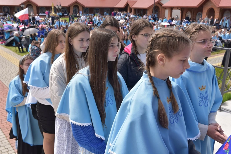 Pielgrzymka DSM do Szczepanowa - błogosławieństwo przewodniczek