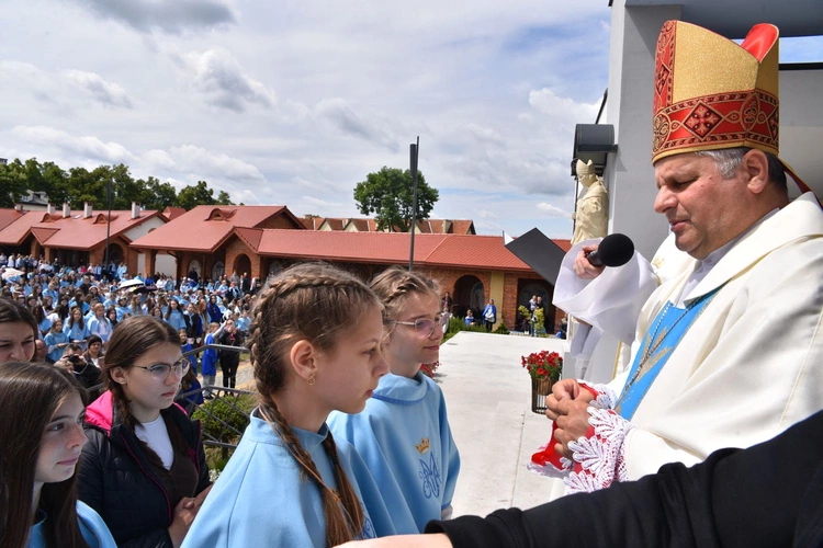 Pielgrzymka DSM do Szczepanowa - błogosławieństwo przewodniczek