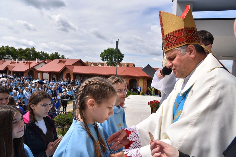 Pielgrzymka DSM do Szczepanowa - błogosławieństwo przewodniczek