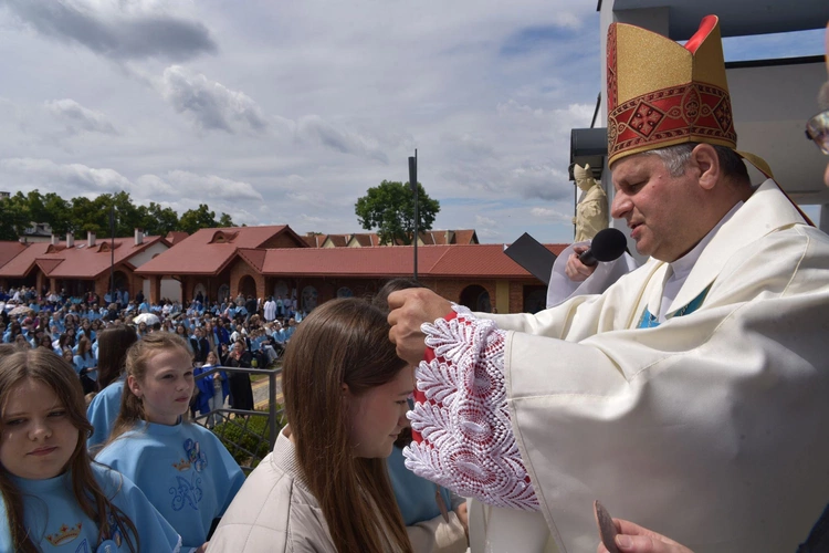 Pielgrzymka DSM do Szczepanowa - błogosławieństwo przewodniczek