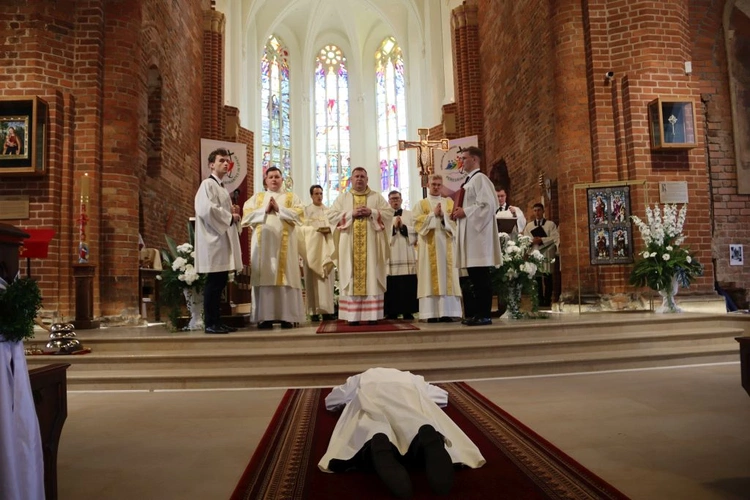 Święcenia diakonatu w głogowskiej kolegiacie